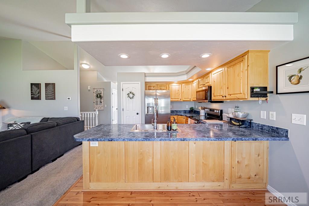 3947 Jordan Circle Ammon, ID 83406 - Photo 22 of 81 Kitchen