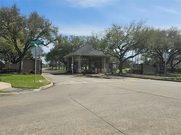 $3,400 | 3403 East Cedar Hollow Drive, Pearland, TX 77584