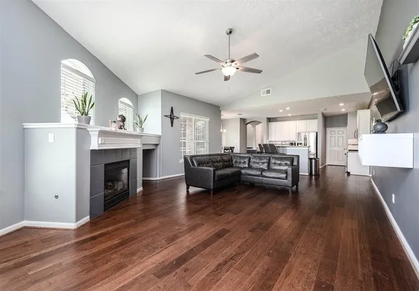 $3,400 | 3403 East Cedar Hollow Drive, Pearland, TX 77584
