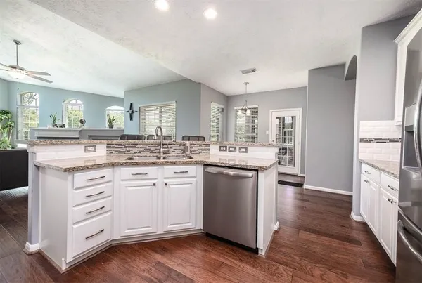$3,400 | 3403 East Cedar Hollow Drive, Pearland, TX 77584