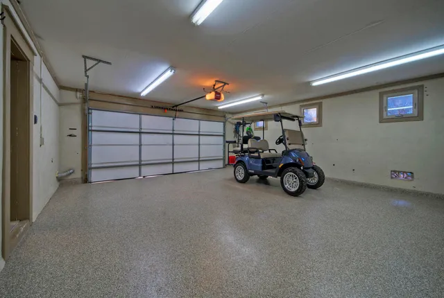 a view of a livingroom with furniture