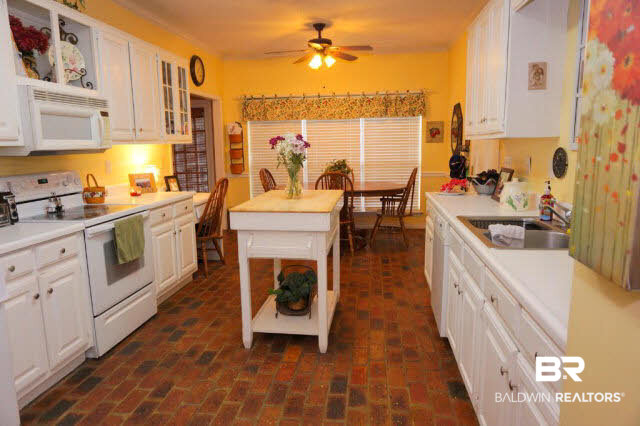 21 Soldiers Route Spanish Fort, AL 36527 - Photo 7 of 19 Kitchen has split brick floors