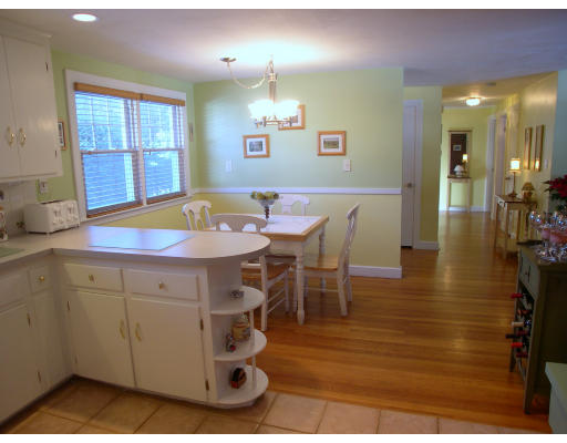 10 Gregory Road Framingham, MA 01701 - Photo 4 of 13