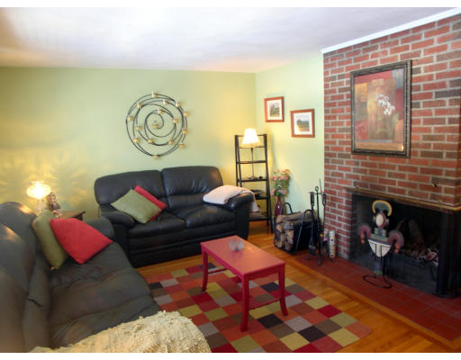 10 Gregory Road Framingham, MA 01701 - Photo 5 of 13