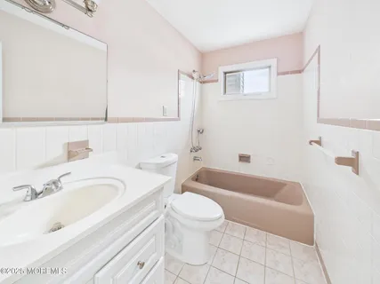 $599,999 | 4 Jamaica Avenue, Toms River, NJ 08753