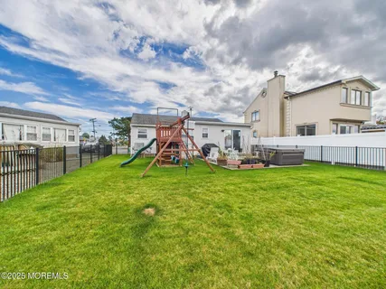 $599,999 | 4 Jamaica Avenue, Toms River, NJ 08753