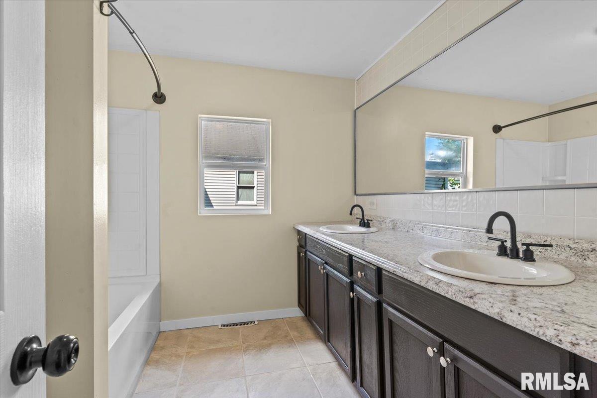 225 North English Avenue Springfield, IL 62702 - Photo 12 of 19