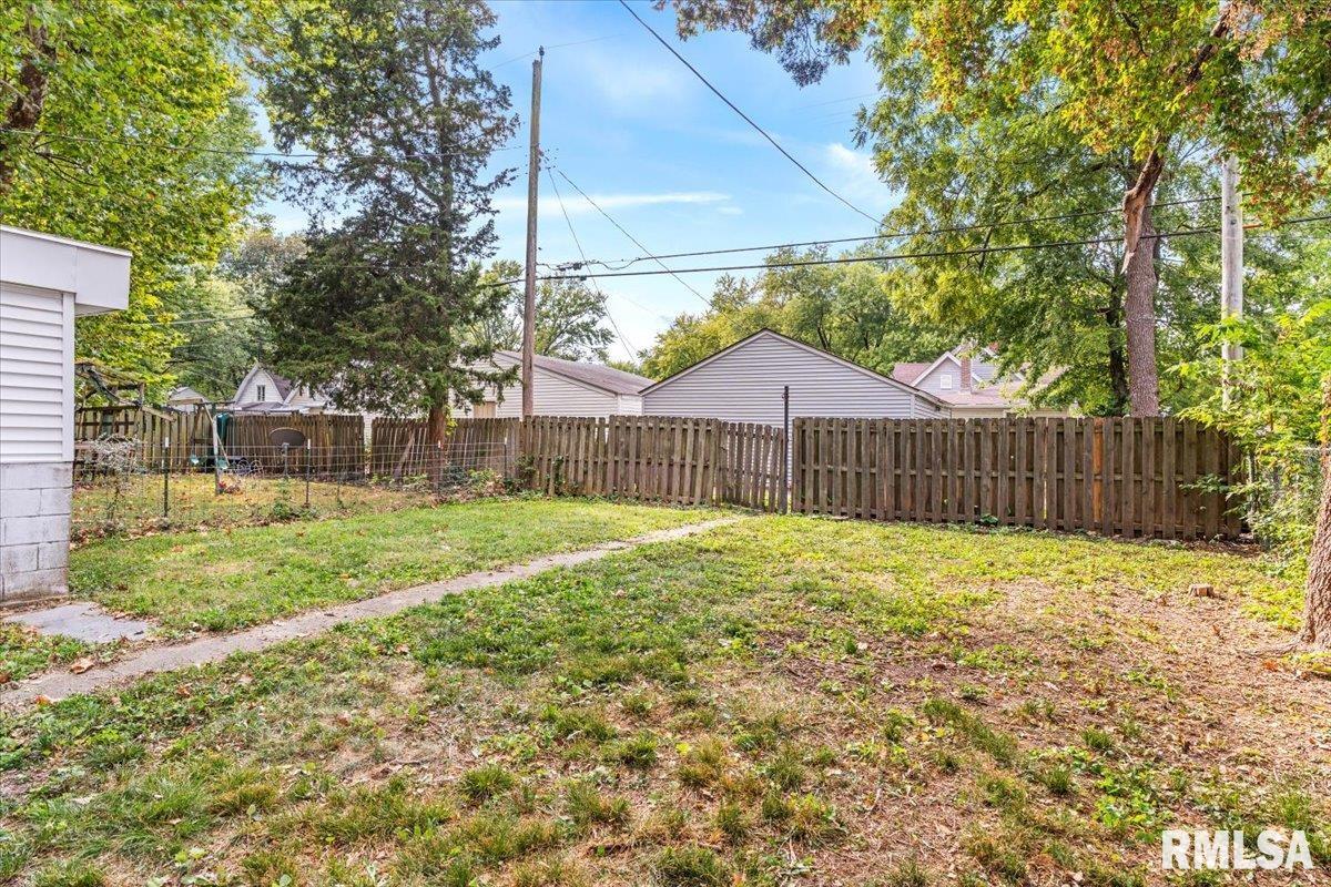 225 North English Avenue Springfield, IL 62702 - Photo 17 of 19