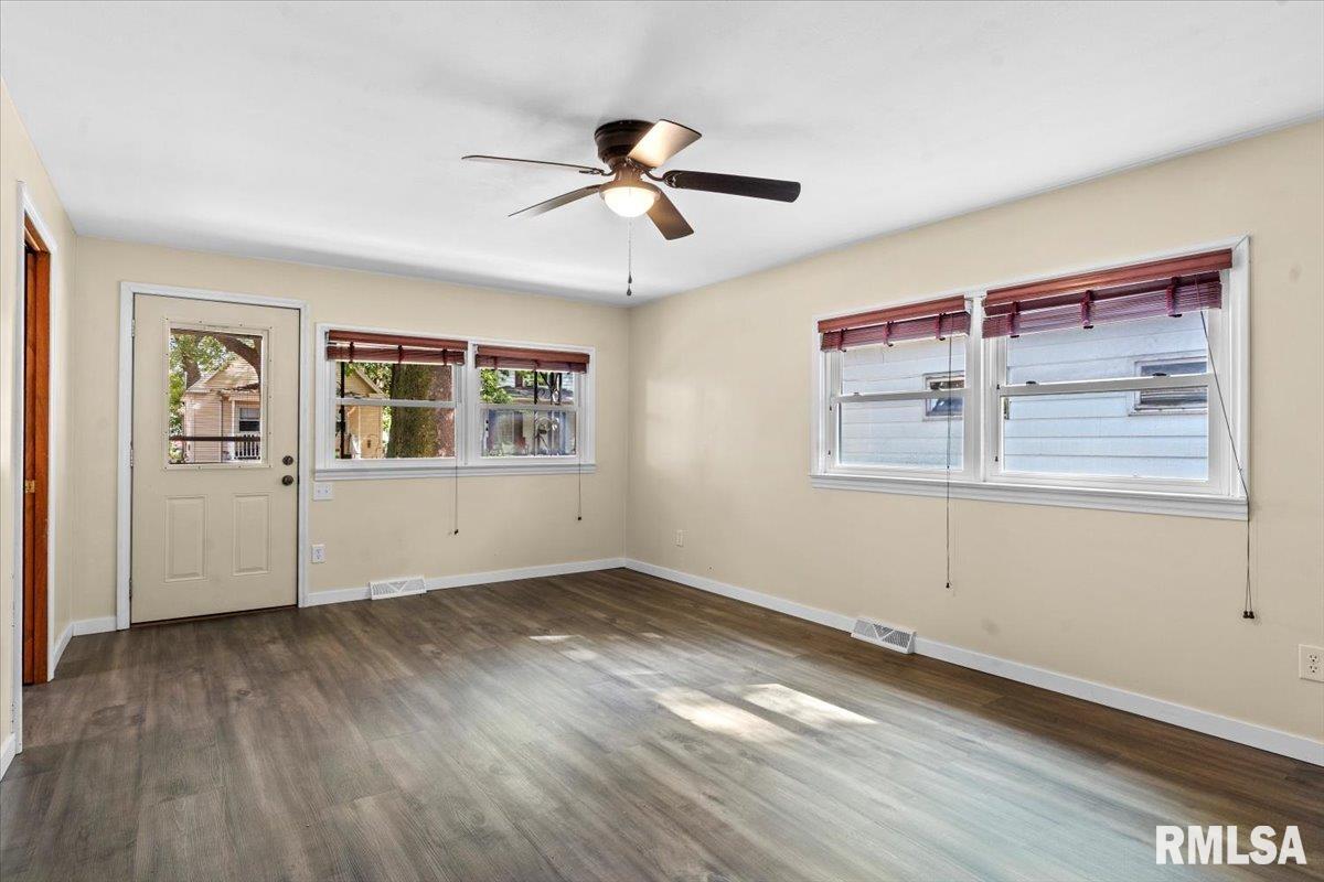 225 North English Avenue Springfield, IL 62702 - Photo 5 of 19