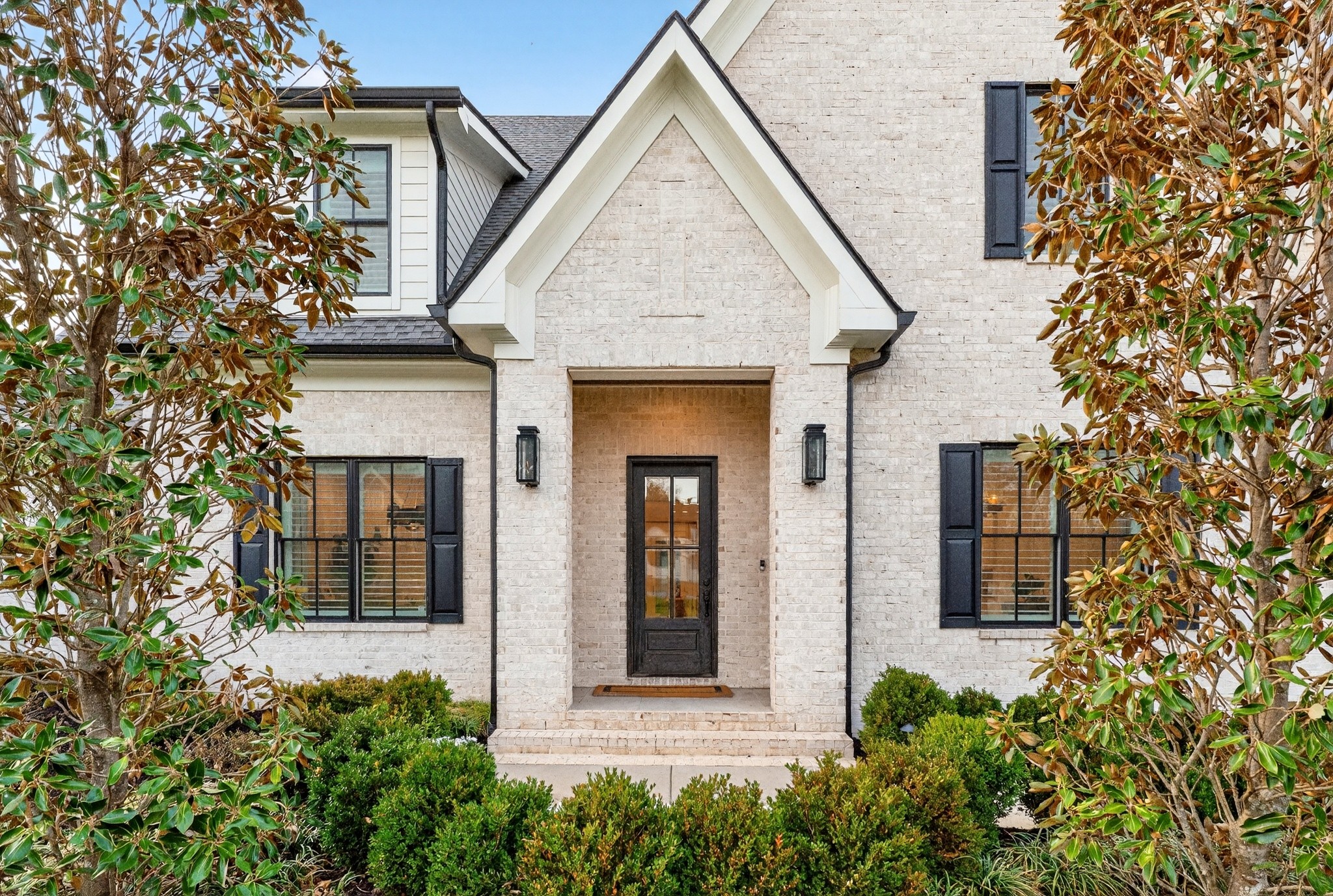 721 Newberry Road Nashville, TN 37205 - Photo 2 of 49 front view of a house with a small yard