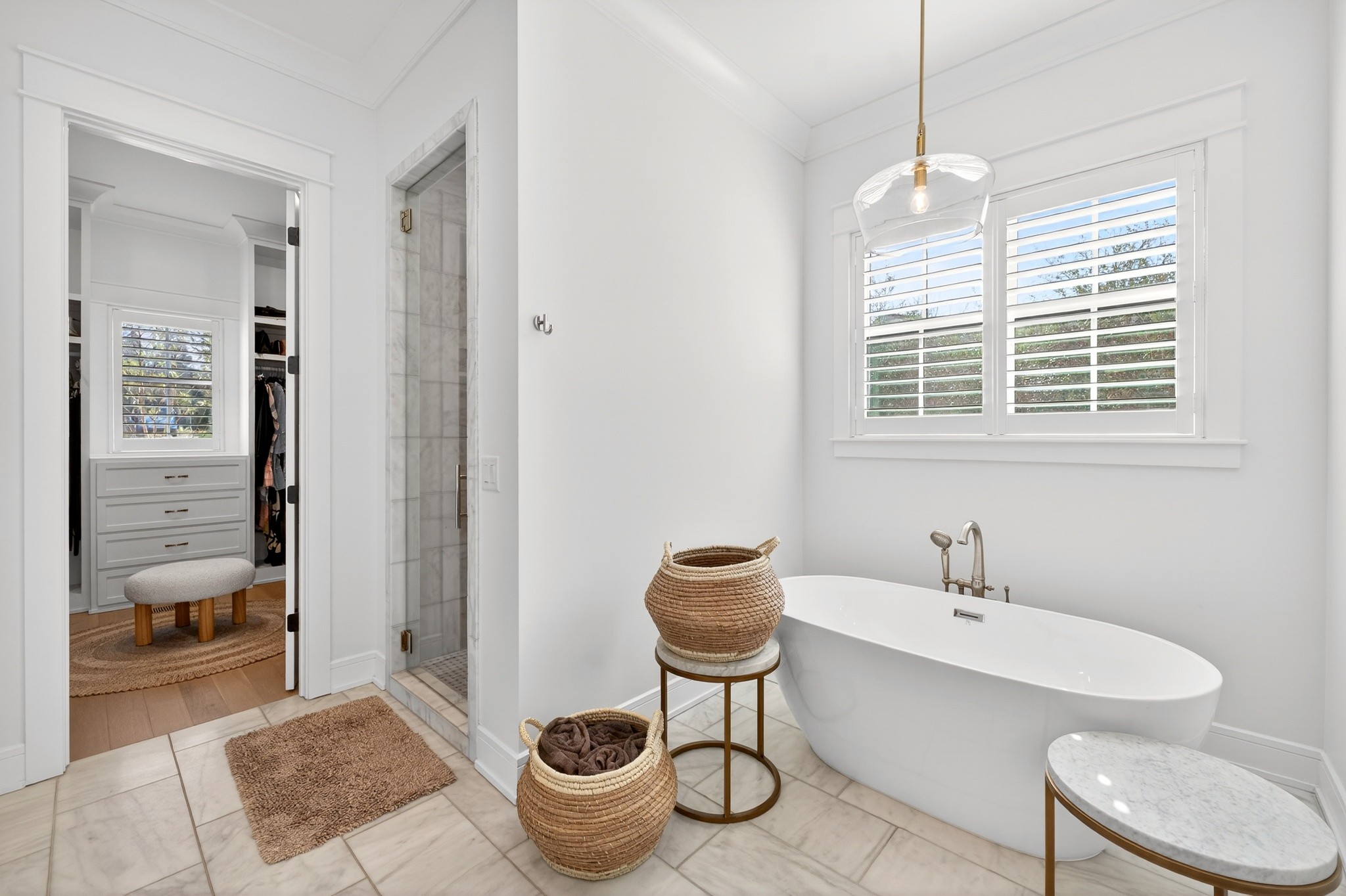 721 Newberry Road Nashville, TN 37205 - Photo 24 of 49 a spacious bathroom with a toilet a sink and mirror