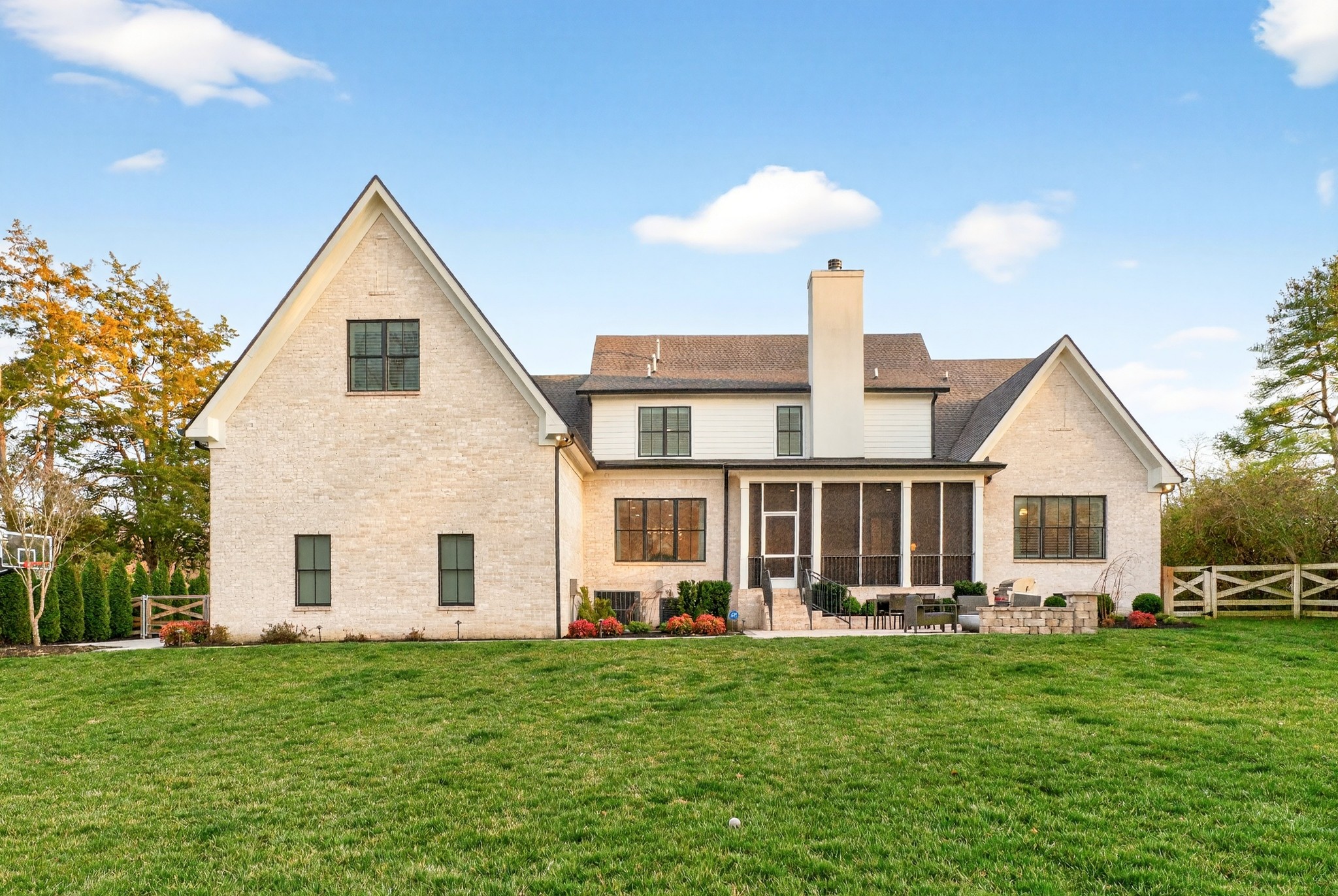 721 Newberry Road Nashville, TN 37205 - Photo 44 of 49 a view of a house with backyard and garden