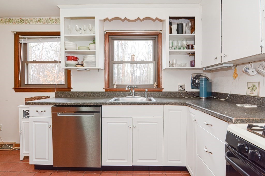 24 Valleyview Road Bellingham, MA 02019 - Photo 23 of 42 Gallery Image 23