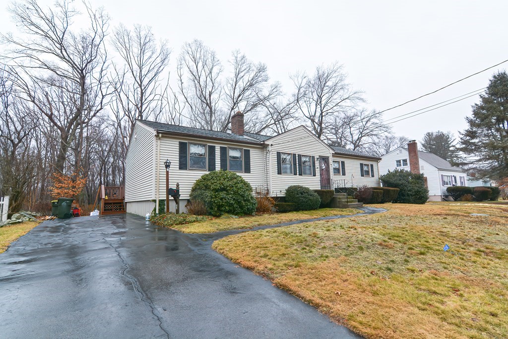 24 Valleyview Road Bellingham, MA 02019 - Photo 3 of 42 Gallery Image 3