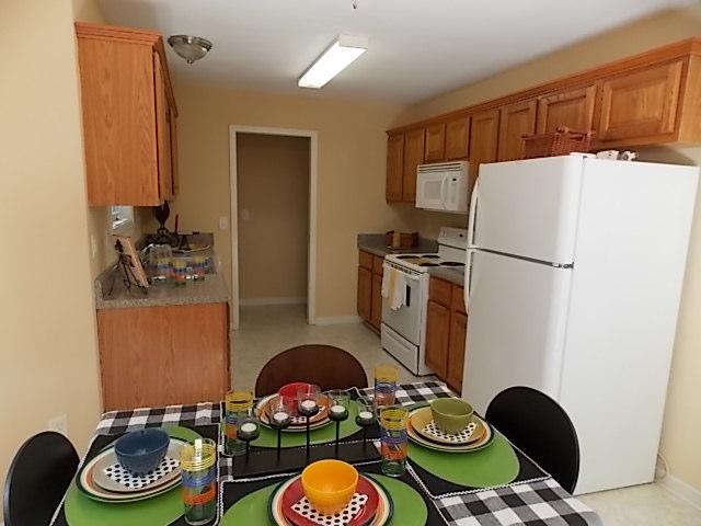 1051 Hogan Road Burns, TN 37029 - Photo 2 of 20 Kitchen with Breakfast Nook