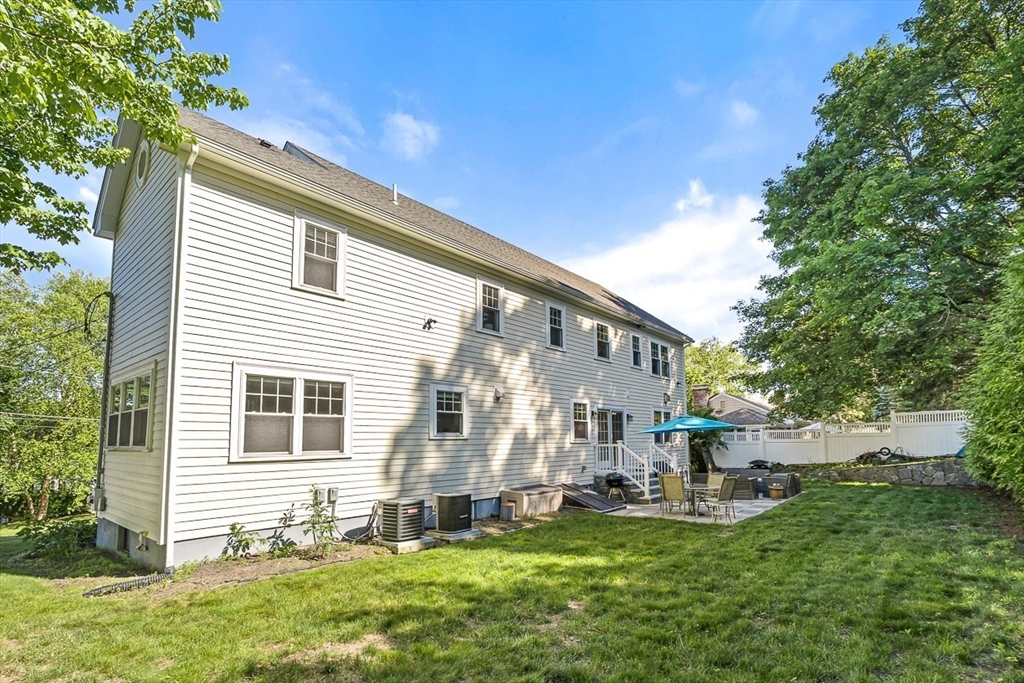 21 Willowdale Road Winchester, MA 01890 - Photo 3 of 42