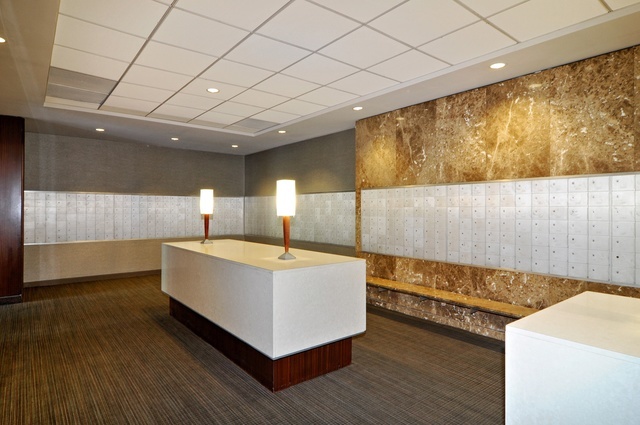 655 West Irving Park Road, Unit 4103 Chicago, IL 60613 - Photo 20 of 25 a spacious bathroom with a tub and window