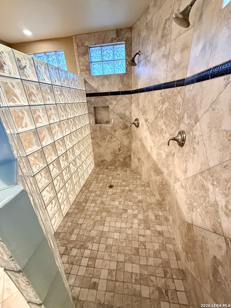 1923 Pebble Beach Road Lakehills, TX 78063 - Photo 18 of 41