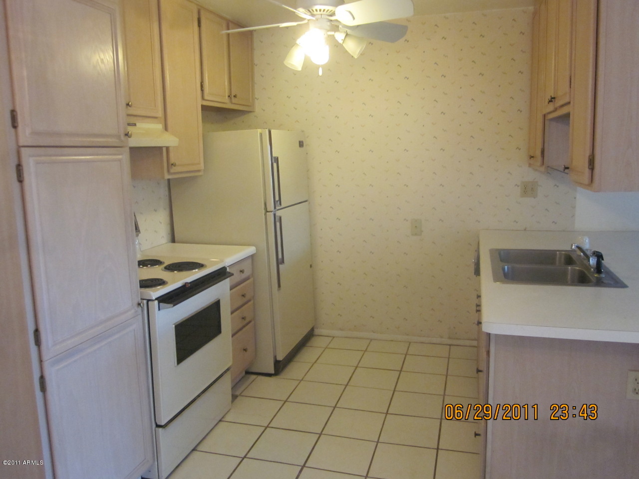 5525 East Thomas Road, Unit P12 Phoenix, AZ 85018 - Photo 3 of 10 Kitchen
