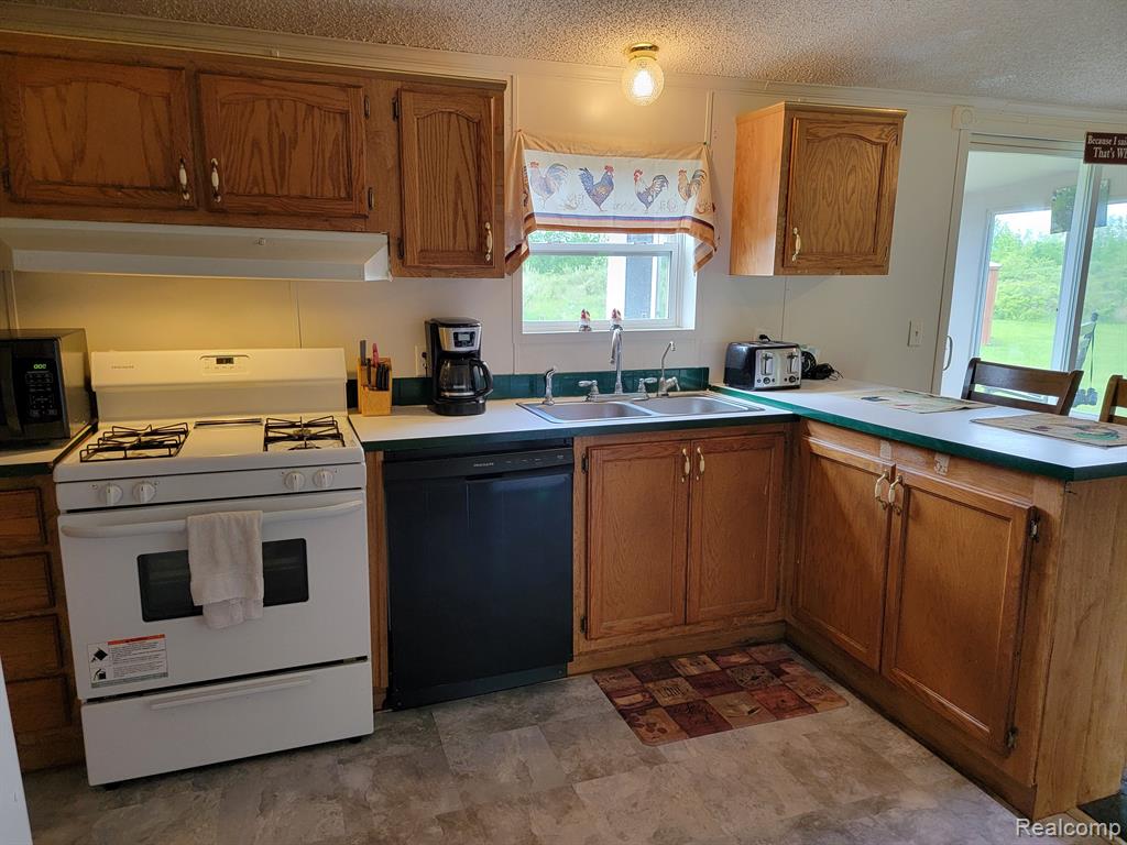 3373 Wade Road Capac, MI 48014 - Photo 8 of 34
