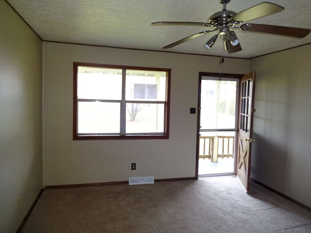 400 V I Ranch Road Bristol, TN 37620 - Photo 2 of 16 Photo 2