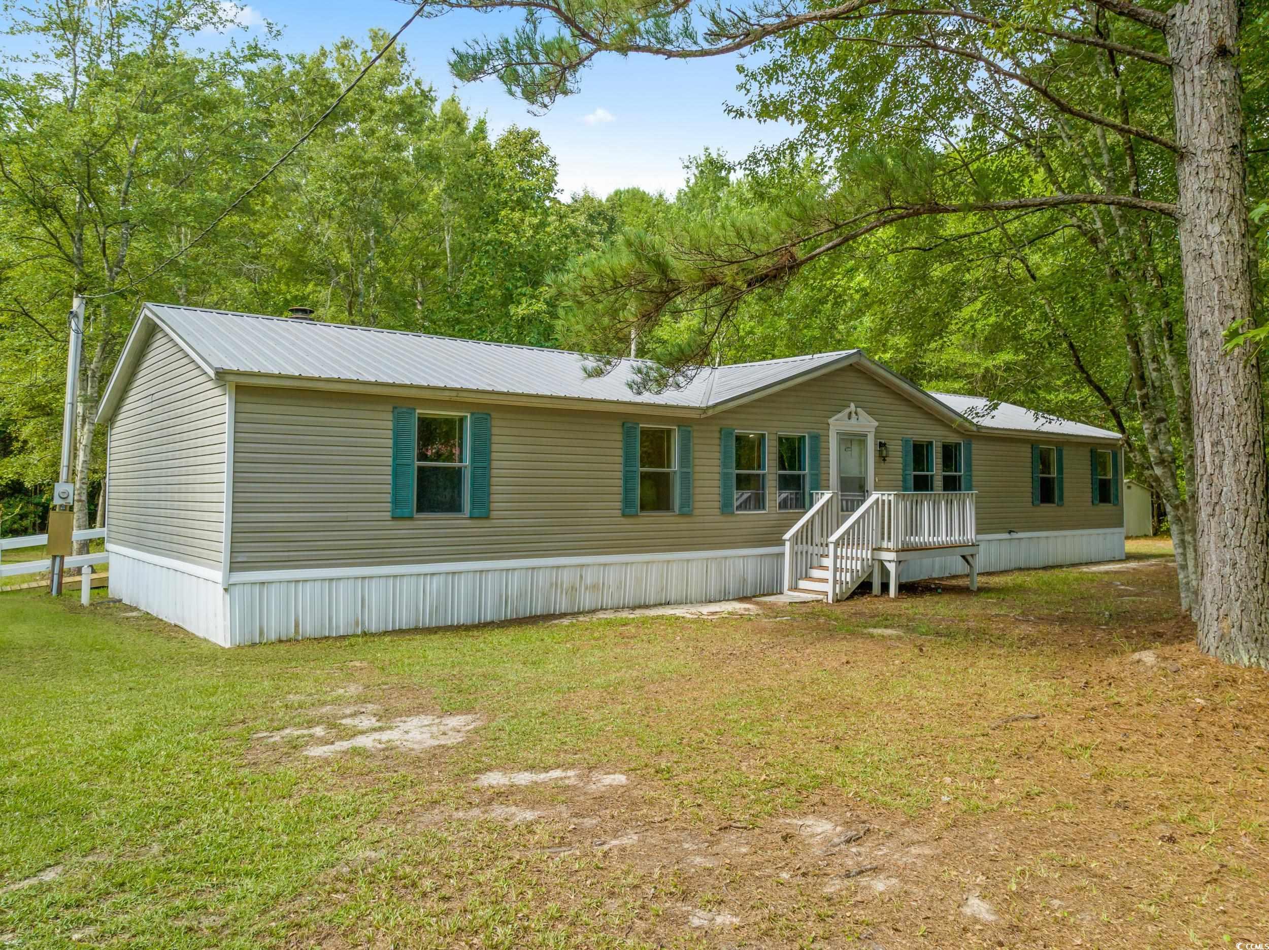View of front of property featuring a front yard