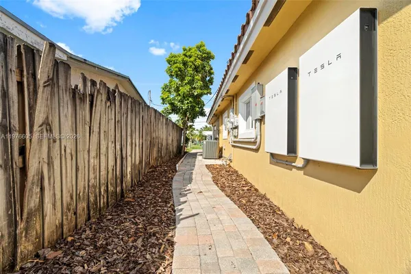 $4,500 | 947 Nautilus Isle, Dania Beach, FL 33004