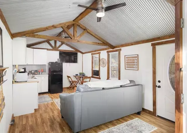 $795,000 | 5725 Wayland Springs Road, Iron City, TN 38463