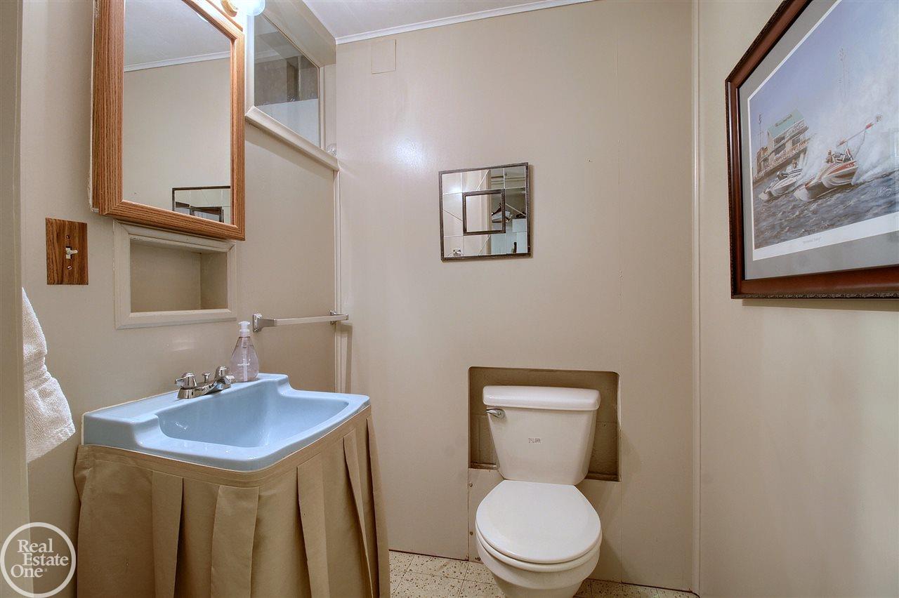 311 Cloverly Road Grosse Pointe, MI 48236 - Photo 27 of 34 31330708-26.JPG