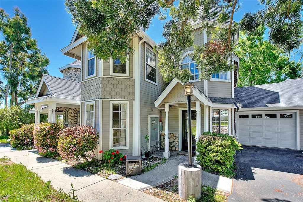 750 Jericho Drive Fallbrook, CA 92028 - Photo 3 of 74 a front view of a house with a garden