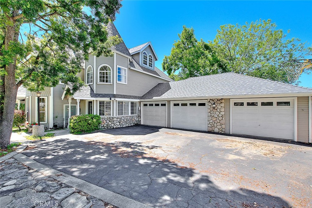 750 Jericho Drive Fallbrook, CA 92028 - Photo 5 of 74 a view of a house with a yard