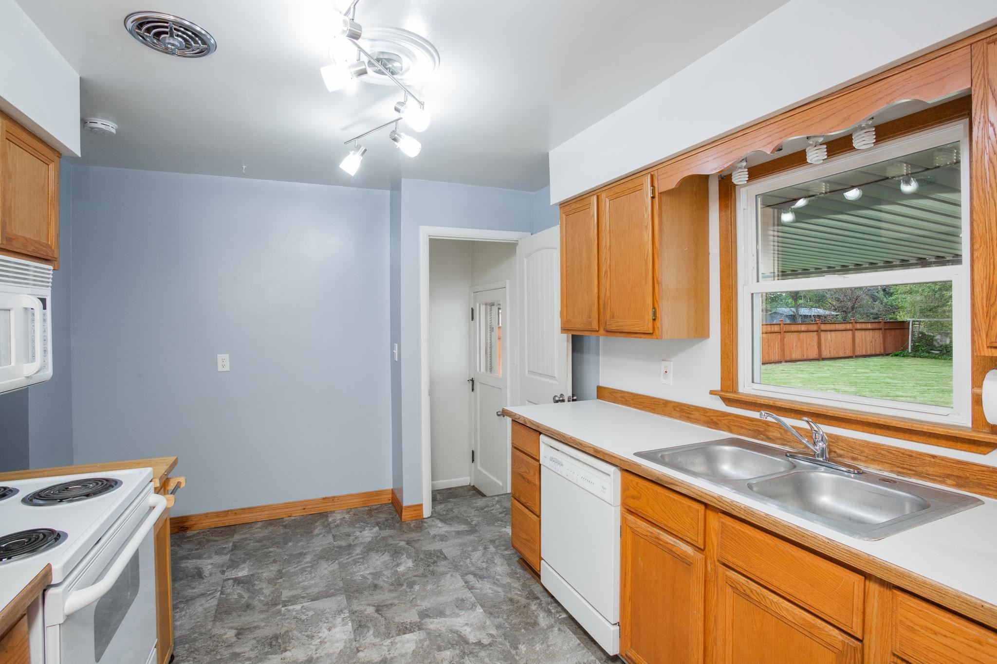 618 North Bowdish Road Spokane Valley, WA 99206 - Photo 8 of 25 Gallery Image 8
