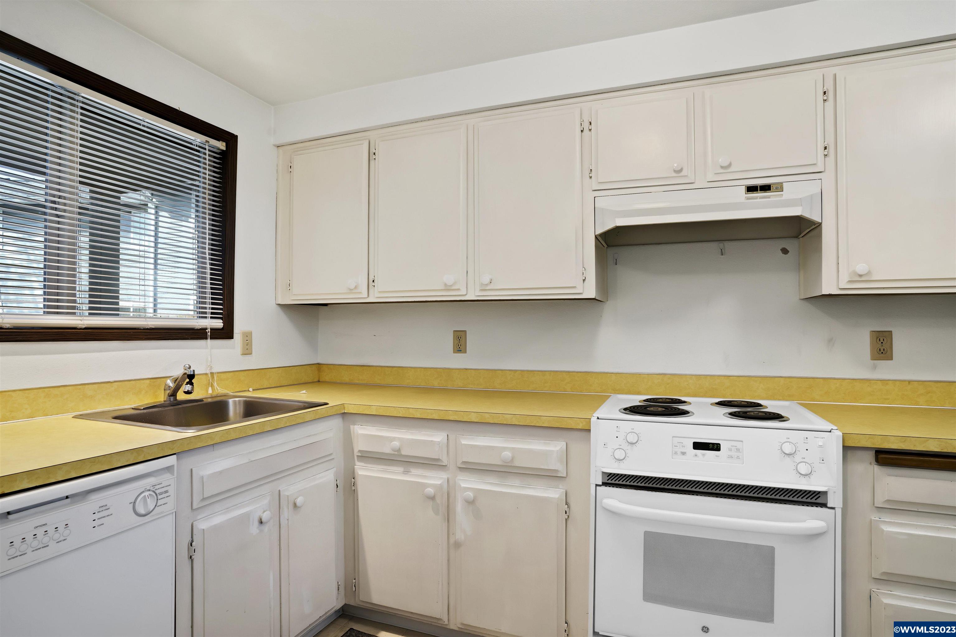 3760 Auburn Road Northeast Salem, OR 97301 - Photo 3 of 23 Gallery Image 3