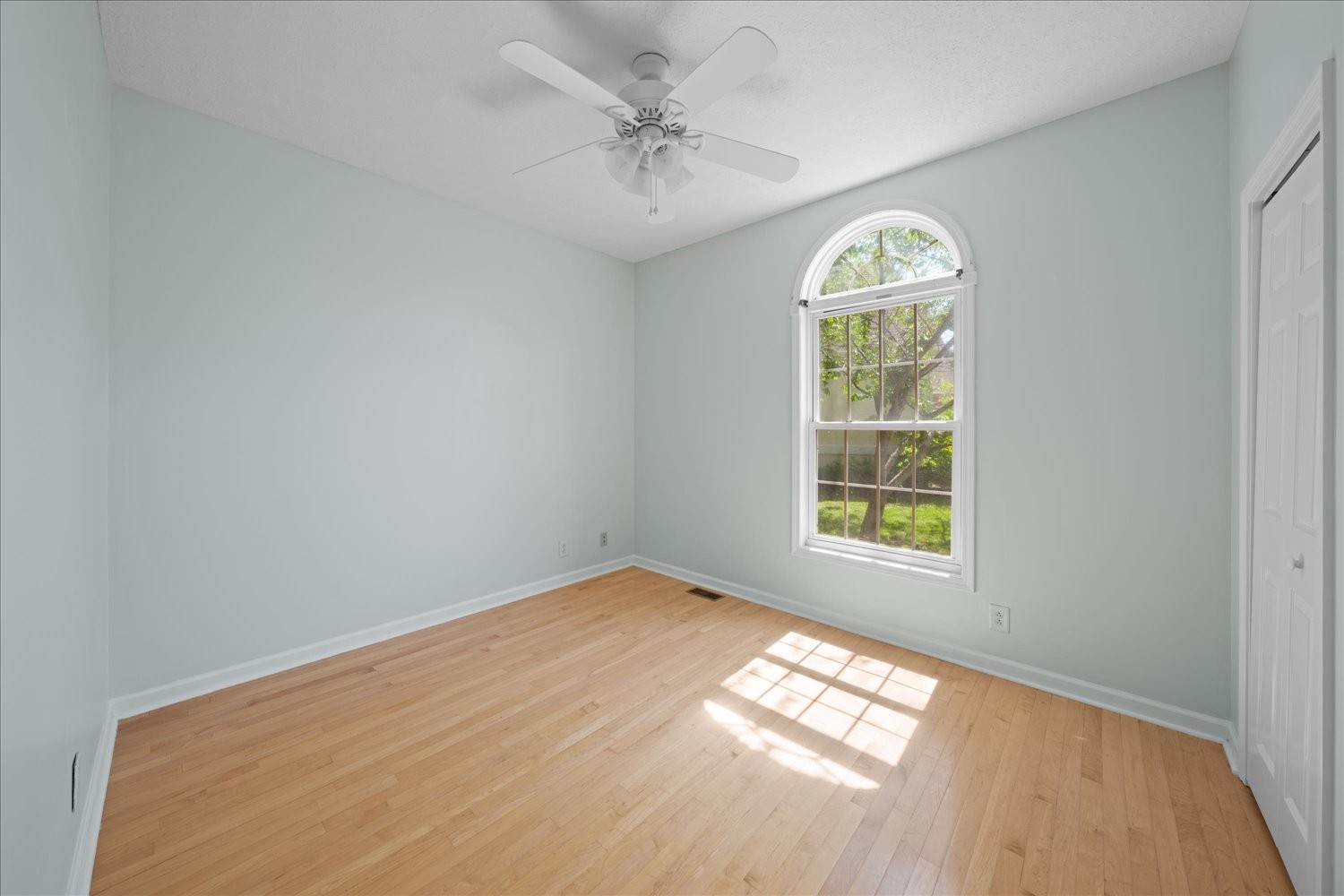 113 Brookview Court Springfield, TN 37172 - Photo 24 of 46 an empty room that has a window