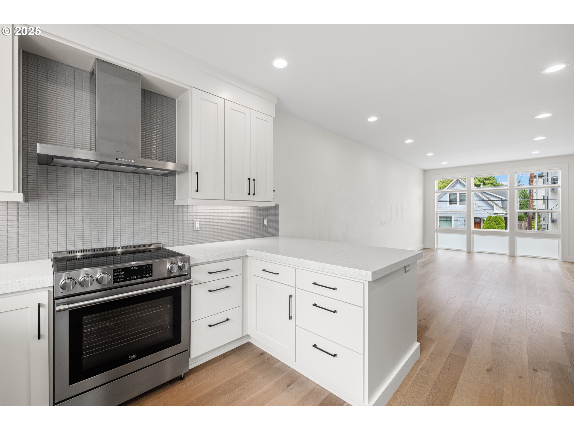 176 North Going Street Portland, OR 97217 - Photo 12 of 28