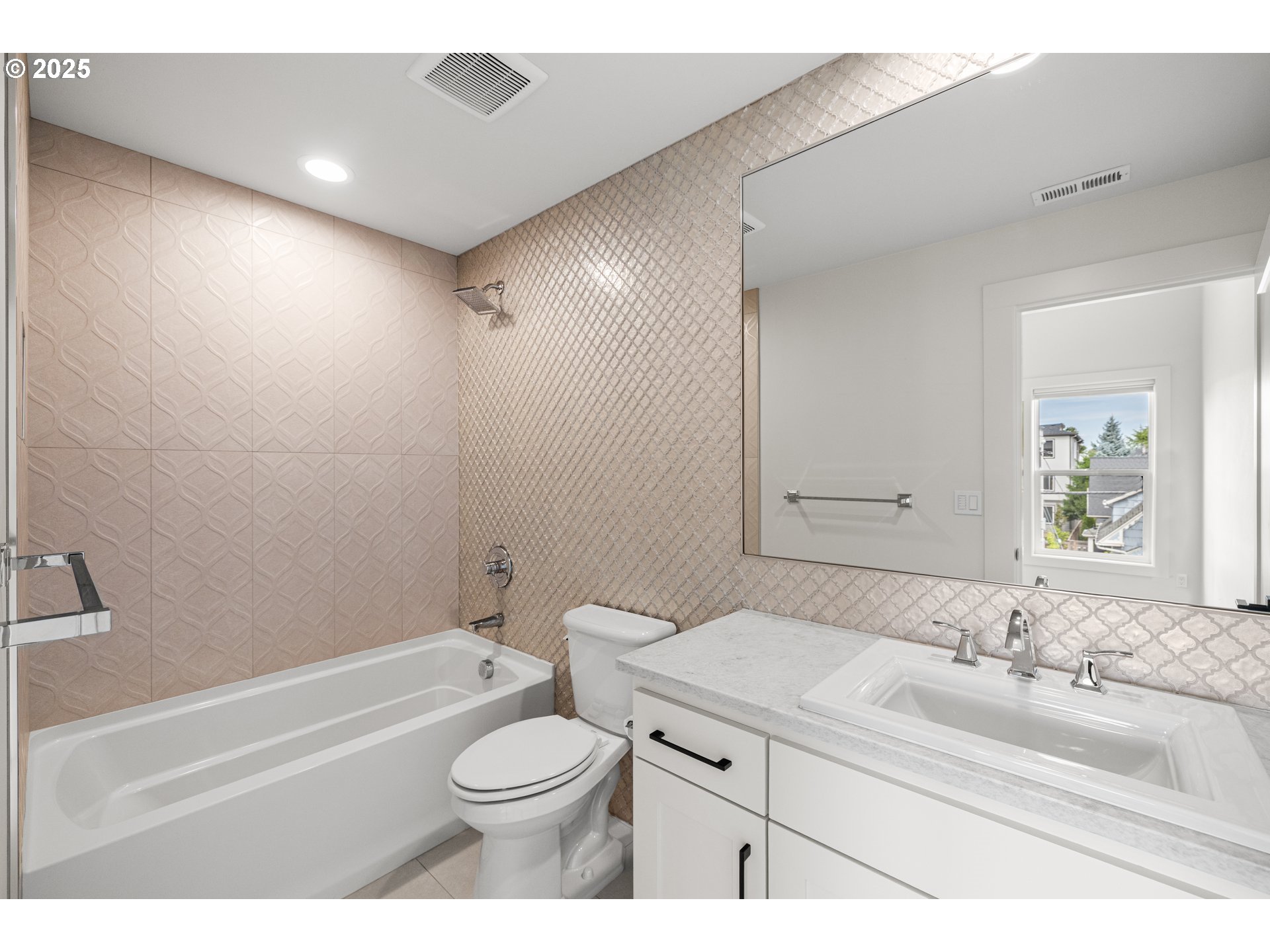 176 North Going Street Portland, OR 97217 - Photo 19 of 28