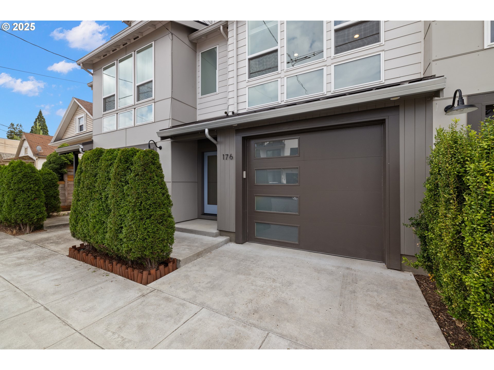 176 North Going Street Portland, OR 97217 - Photo 2 of 28