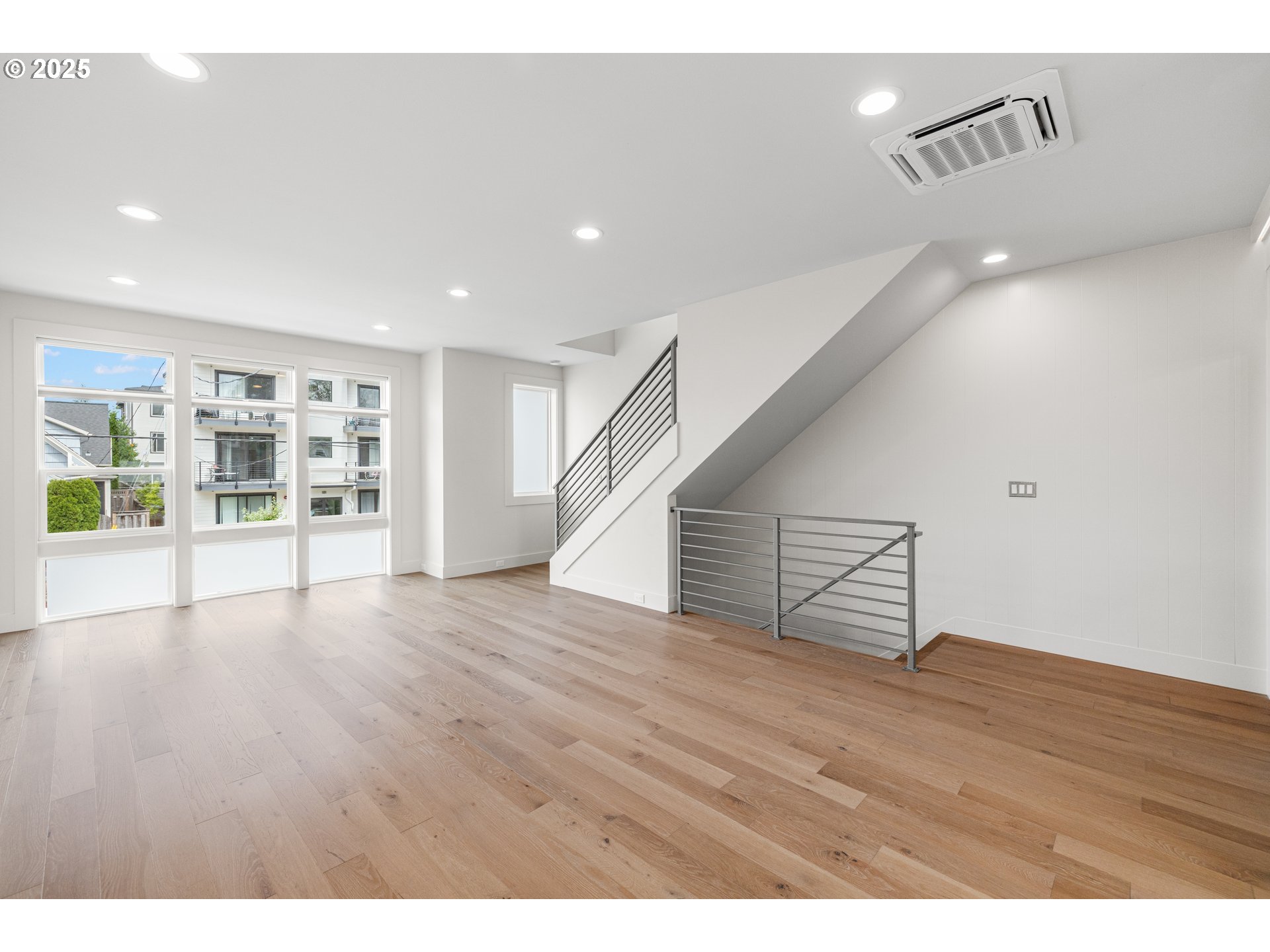 176 North Going Street Portland, OR 97217 - Photo 3 of 28