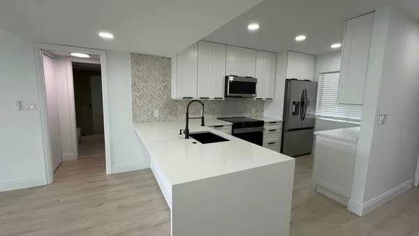 $2,800 | 4483 Luxemburg Court, Unit 201, Lake Worth, FL 33467