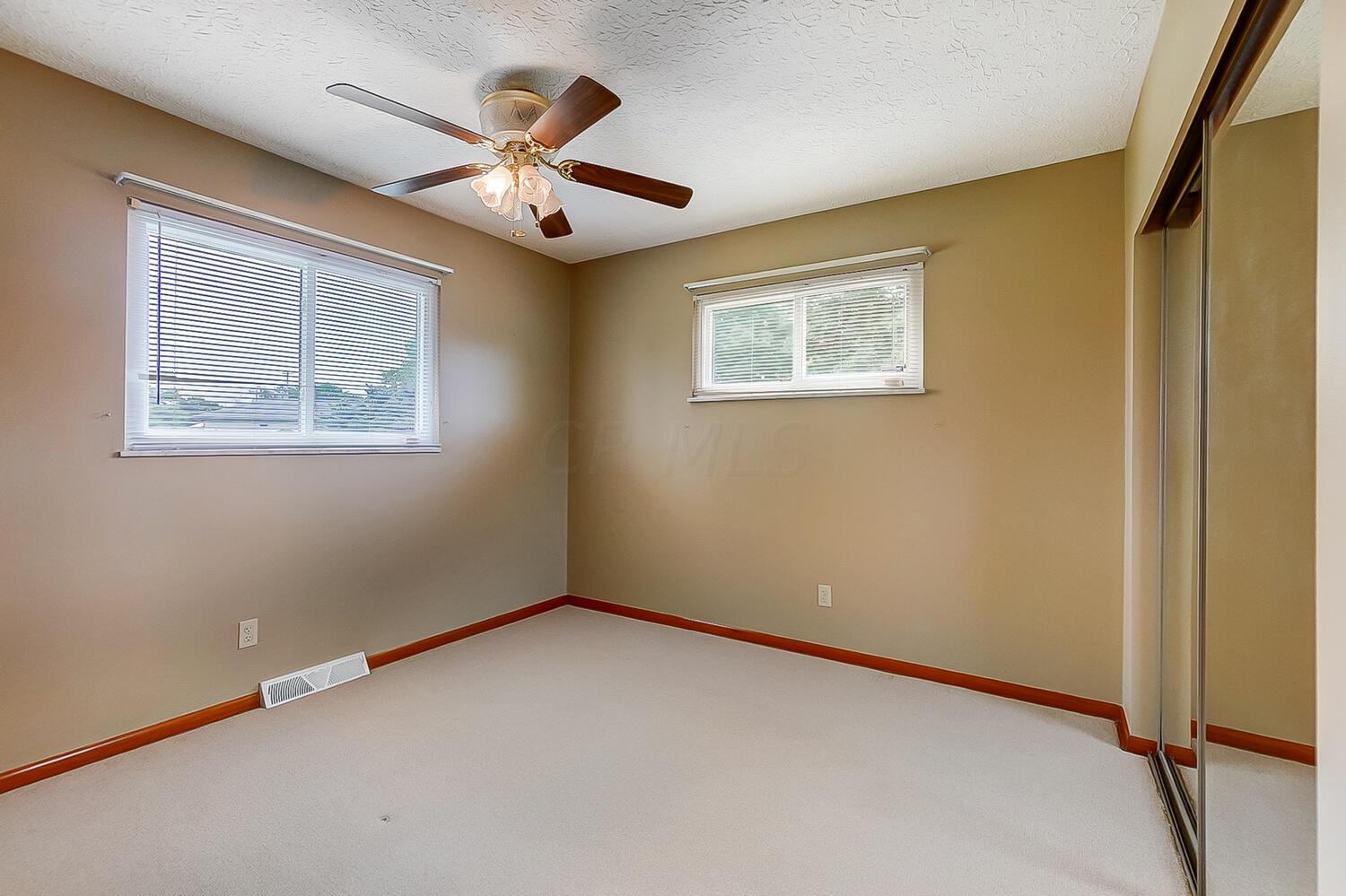 1083 Ross Road Columbus, OH 43227 - Photo 31 of 48 50041658-024_web