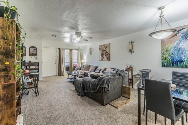 $460,000 | 4027 Briarglen Drive, Dickinson, TX 77539