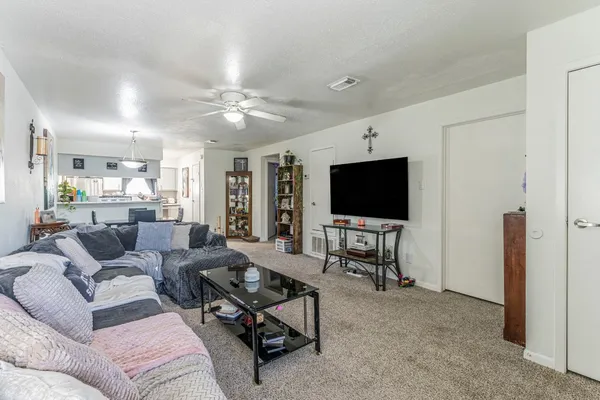 $460,000 | 4027 Briarglen Drive, Dickinson, TX 77539
