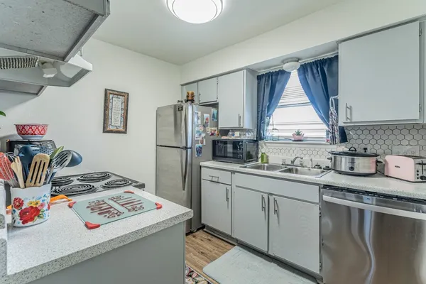 $460,000 | 4027 Briarglen Drive, Dickinson, TX 77539