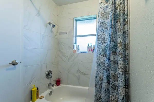 $460,000 | 4027 Briarglen Drive, Dickinson, TX 77539