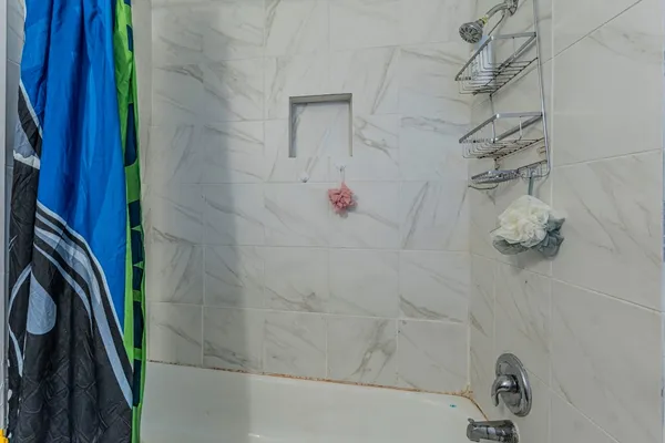 $460,000 | 4027 Briarglen Drive, Dickinson, TX 77539