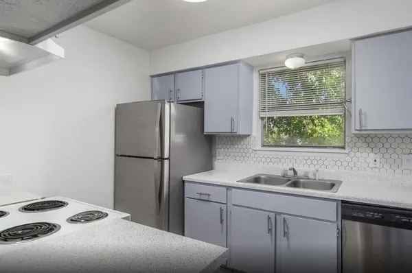 $460,000 | 4027 Briarglen Drive, Dickinson, TX 77539