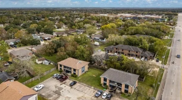 $460,000 | 4027 Briarglen Drive, Dickinson, TX 77539