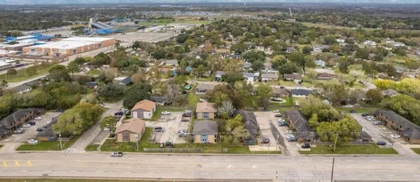 $460,000 | 4027 Briarglen Drive, Dickinson, TX 77539