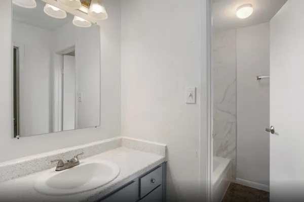 $460,000 | 4027 Briarglen Drive, Dickinson, TX 77539