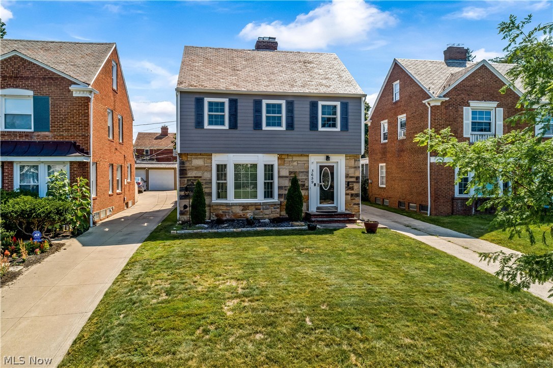 3659 Strathavon Road Cleveland, OH 44120 - Photo 3 of 32